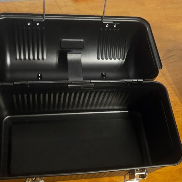 Black Metal Stanley Lunchbox 10qt - Picture 5 of 5